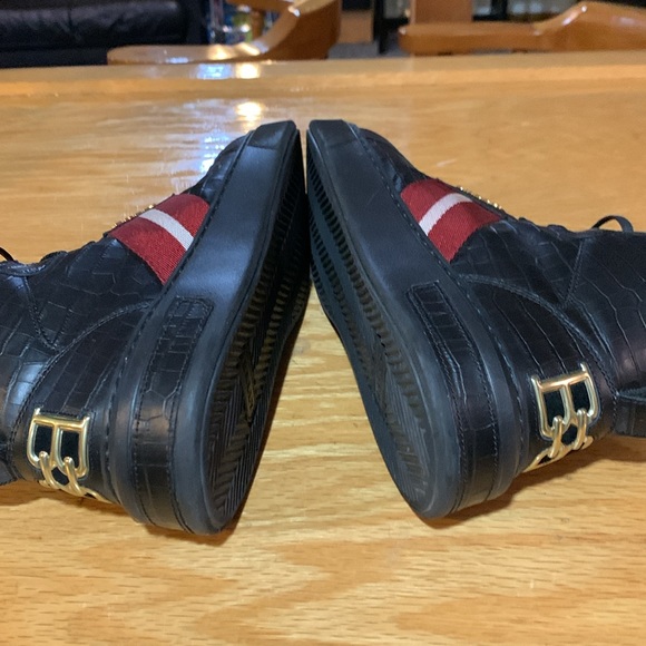 BALLY DESIGNER SNEAKERS EU 9.5E/US 10.5D, BEAUTIFUL SKIN DESIGN, GOLD LOGO NICE! main image 7